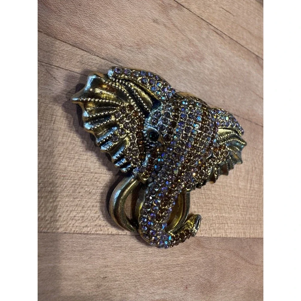 Unbranded striking elephant